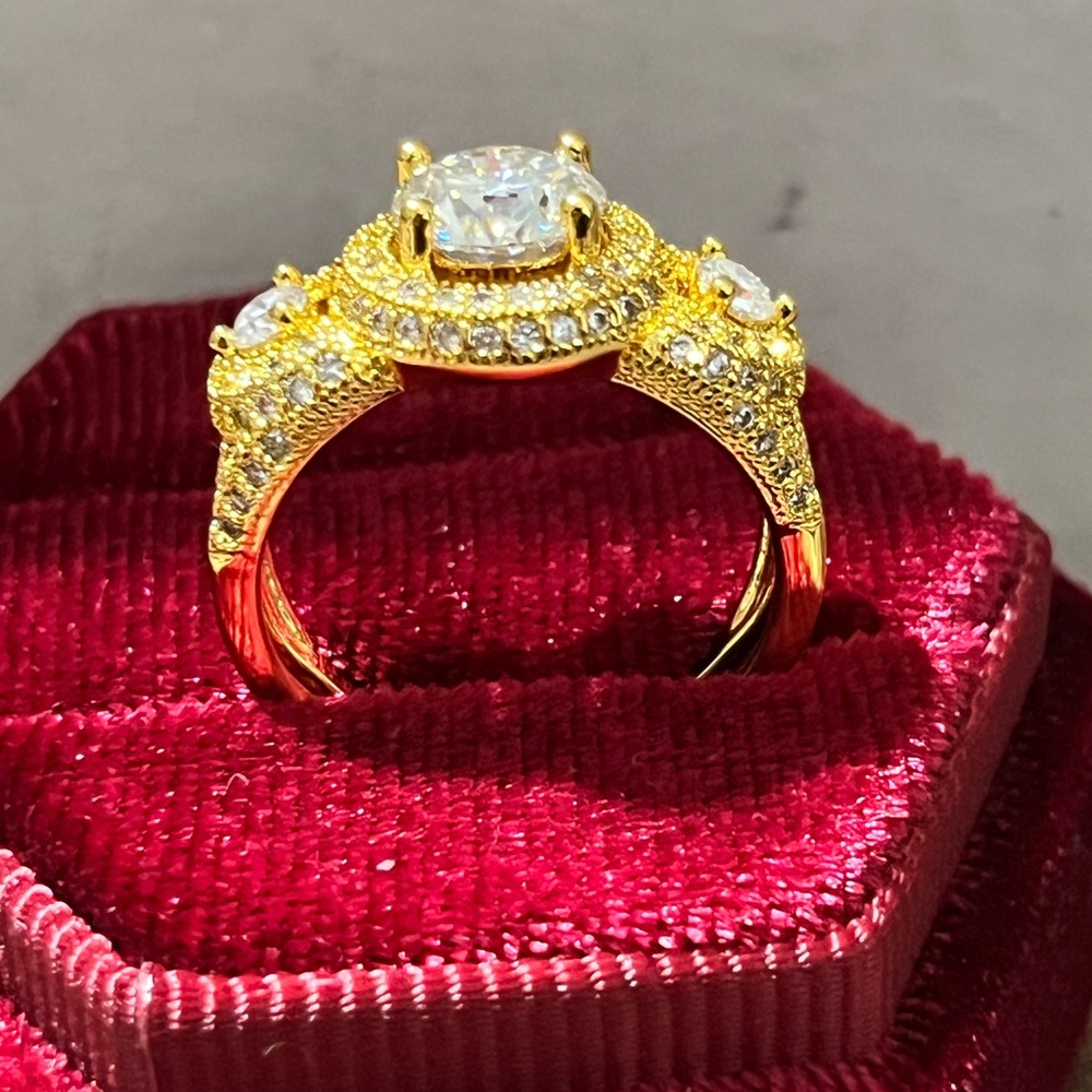 Elegant Gold and Silver Moissanite Women's Ring